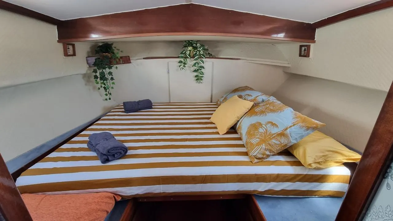 Charming Boat House In Barcelona With Big Terrace And Solarium Hotel Sant Adria de Besos