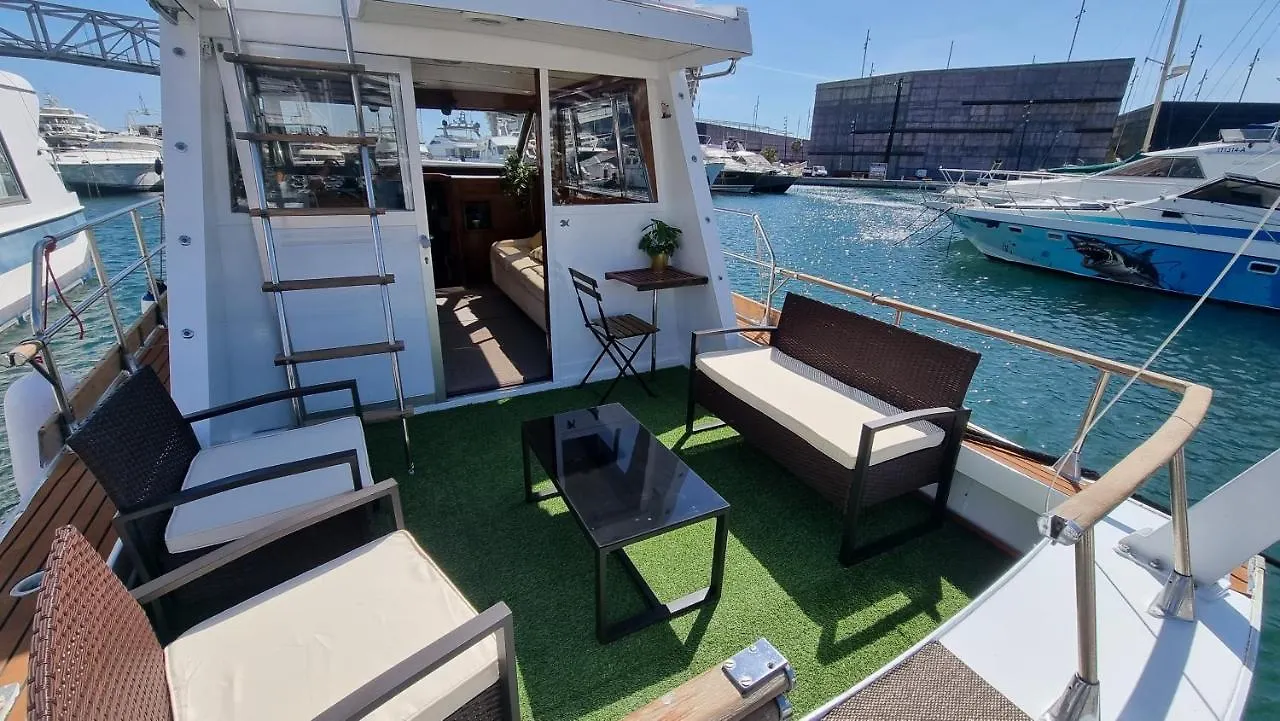 Charming Boat House In Barcelona With Big Terrace And Solarium Hotel Sant Adria de Besos Botel