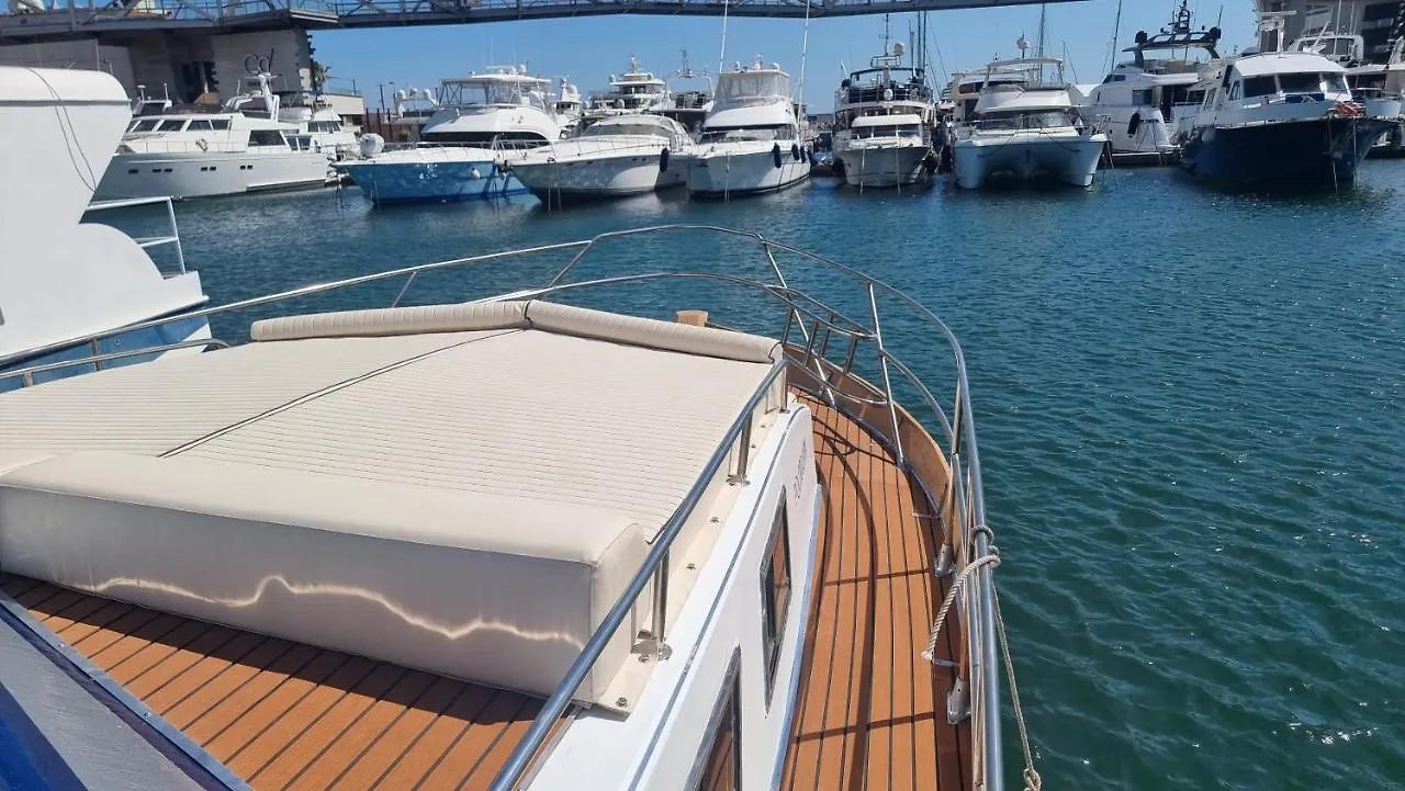 Charming Boat House In Barcelona With Big Terrace And Solarium Hotel Sant Adria de Besos Botel