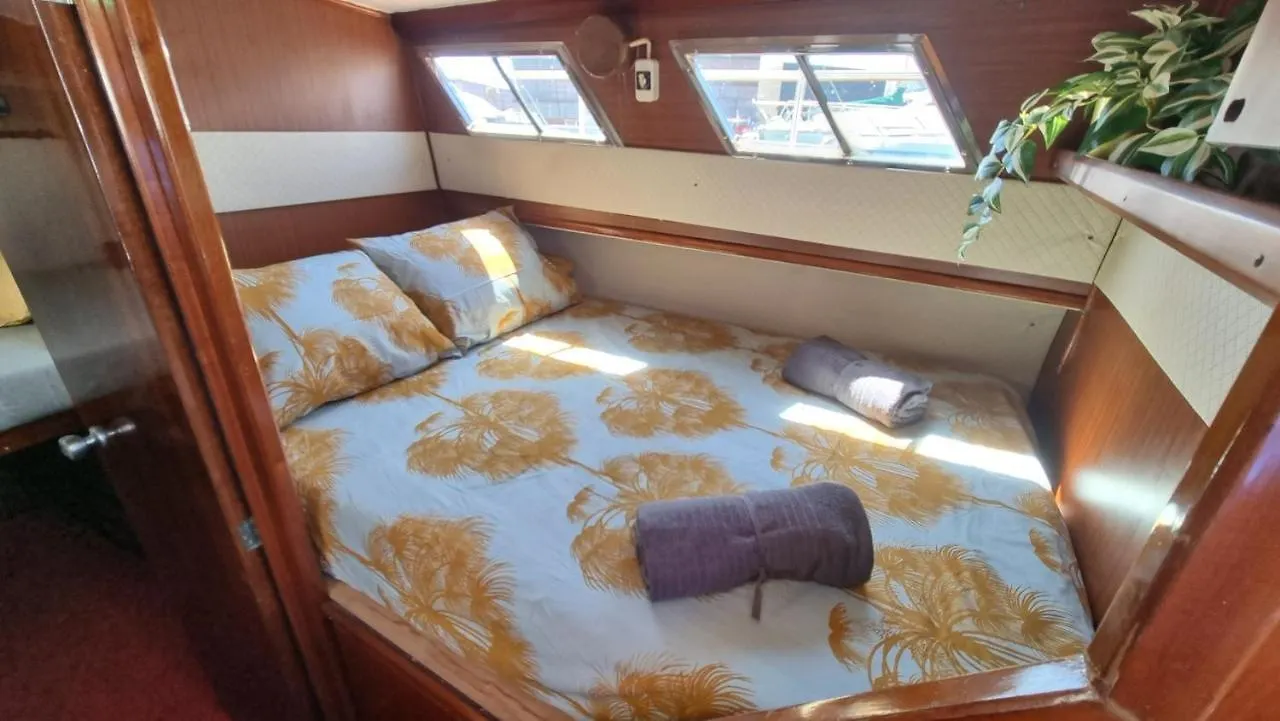 Charming Boat House In Barcelona With Big Terrace And Solarium Hotel Sant Adria de Besos