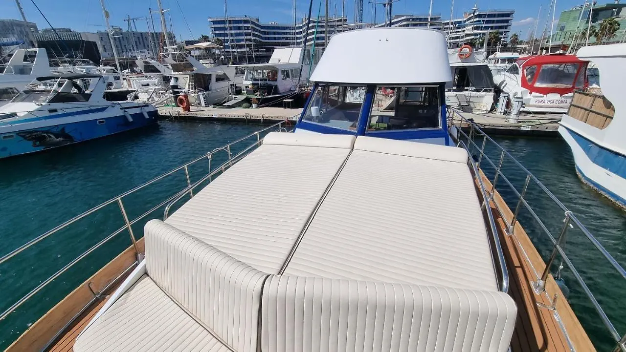 Botel Charming Boat House In Barcelona With Big Terrace And Solarium Hotel Sant Adria de Besos