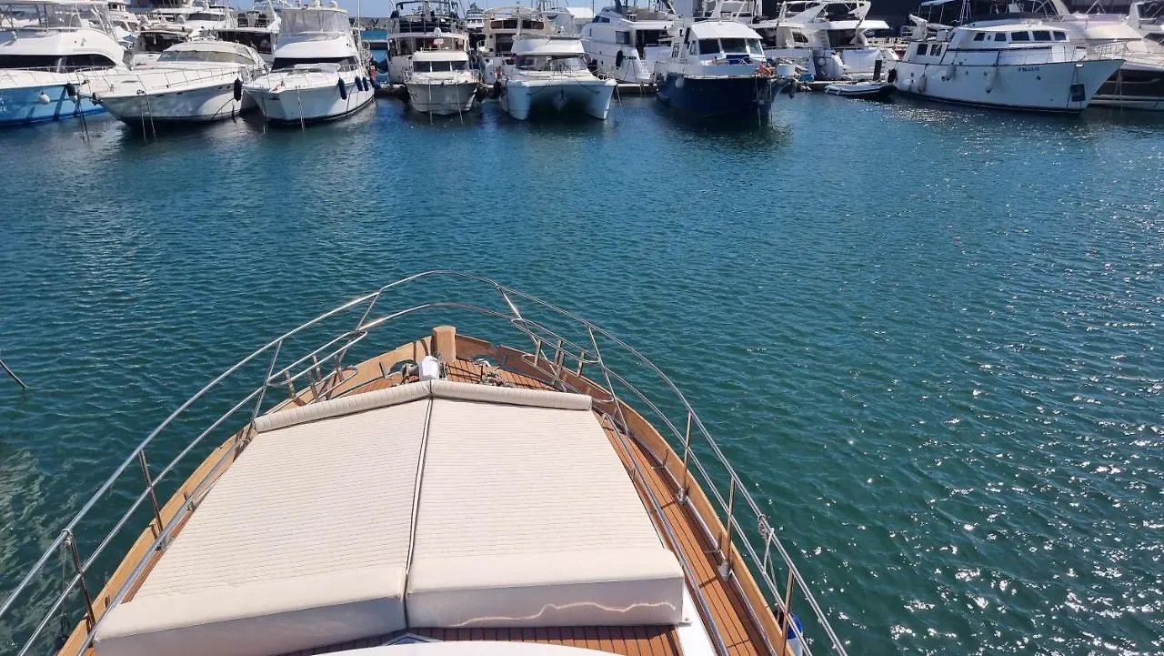 Charming Boat House In Barcelona With Big Terrace And Solarium Hotel Sant Adria de Besos Botel
