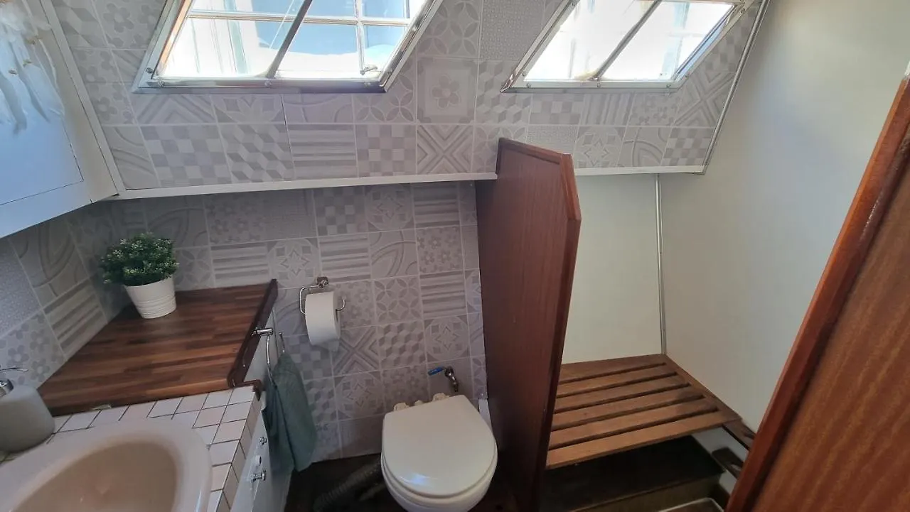 Charming Boat House In Barcelona With Big Terrace And Solarium Hotel Sant Adria de Besos