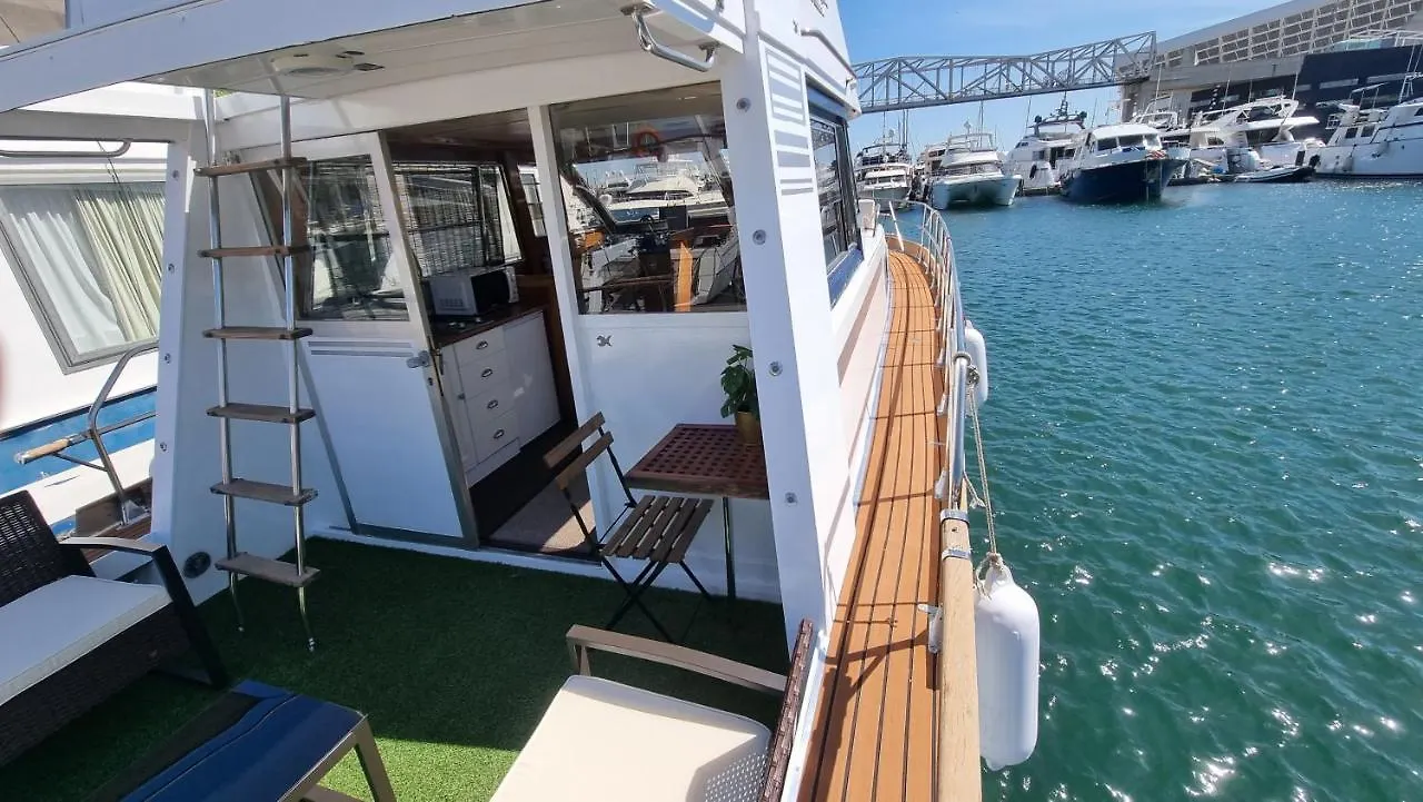 Charming Boat House In Barcelona With Big Terrace And Solarium Hotel Sant Adria de Besos