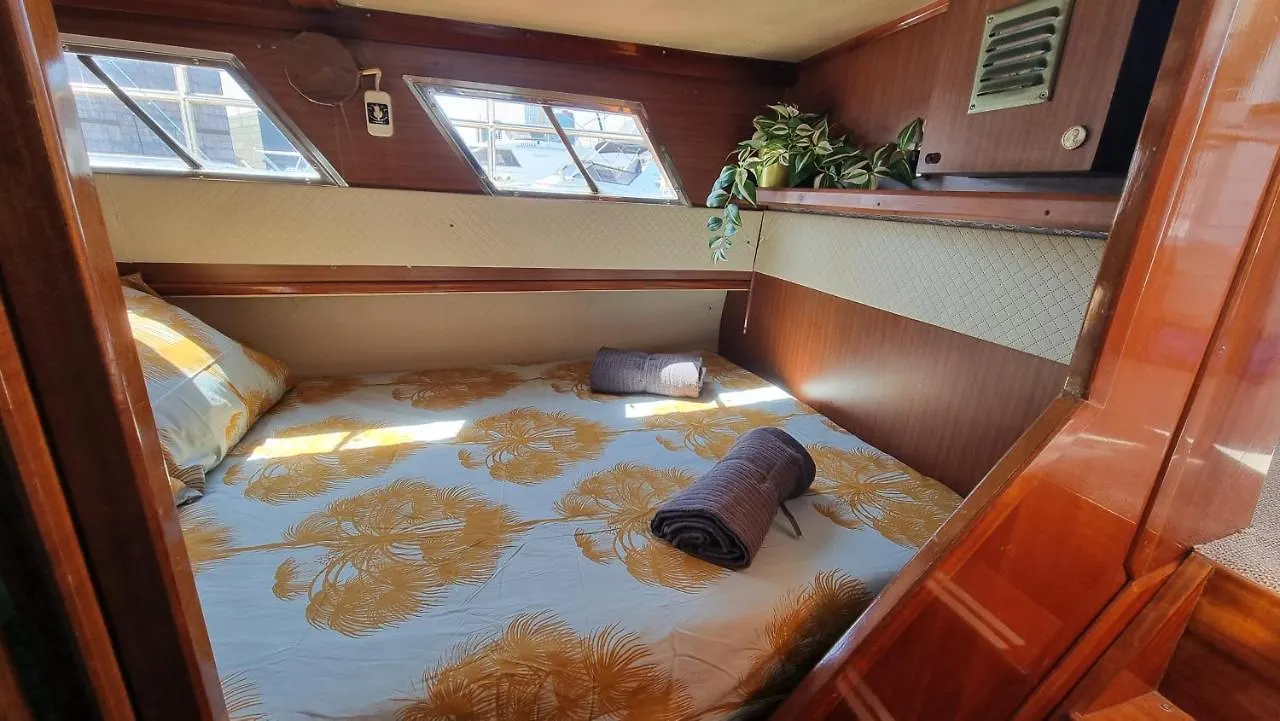 Charming Boat House In Barcelona With Big Terrace And Solarium Hotel Sant Adria de Besos Botel