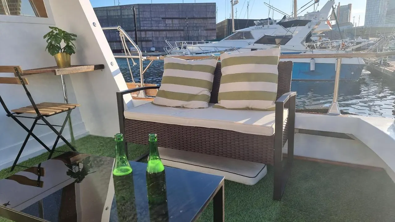 Charming Boat House In Barcelona With Big Terrace And Solarium Hotel Sant Adria de Besos